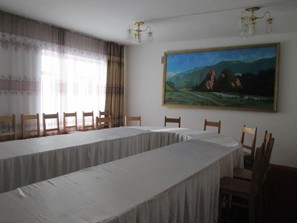 Otel Issyk-Kul Karakol Exteriör bild