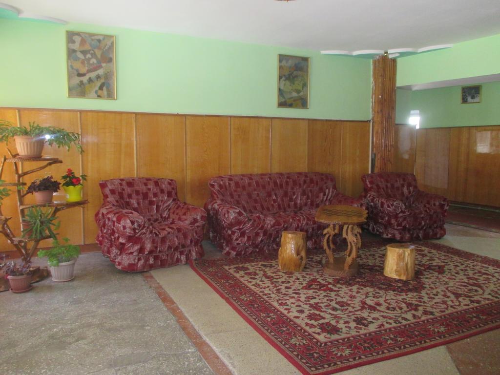 Otel Issyk-Kul Karakol Exteriör bild
