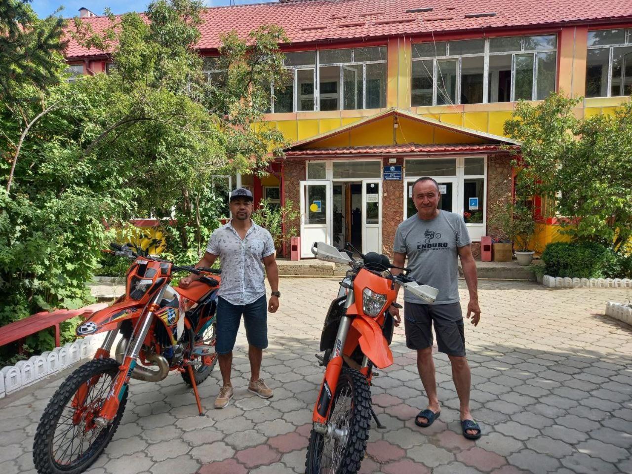 Otel Issyk-Kul Karakol Exteriör bild