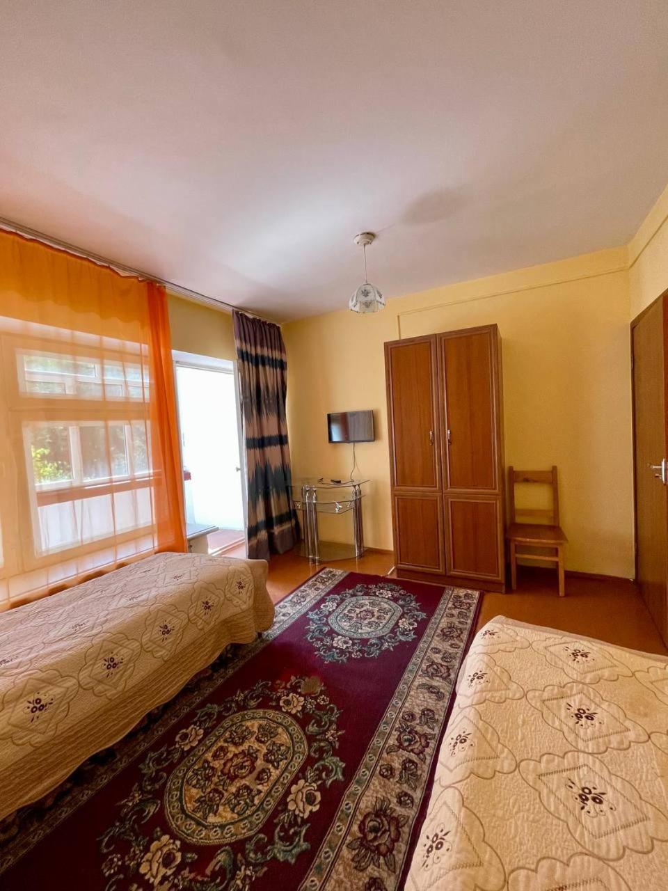 Otel Issyk-Kul Karakol Exteriör bild