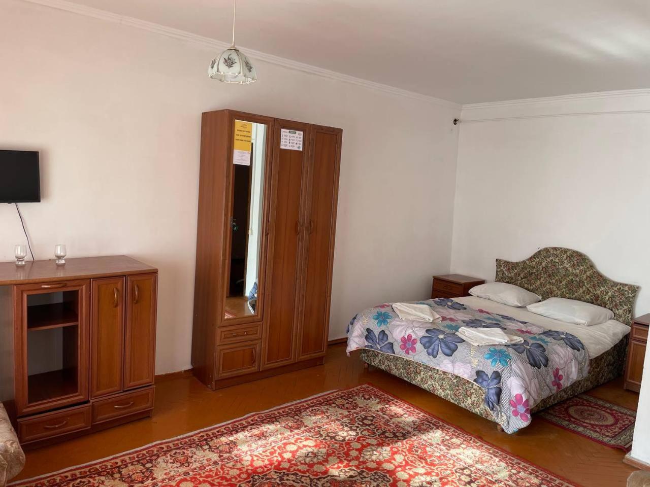Otel Issyk-Kul Karakol Exteriör bild