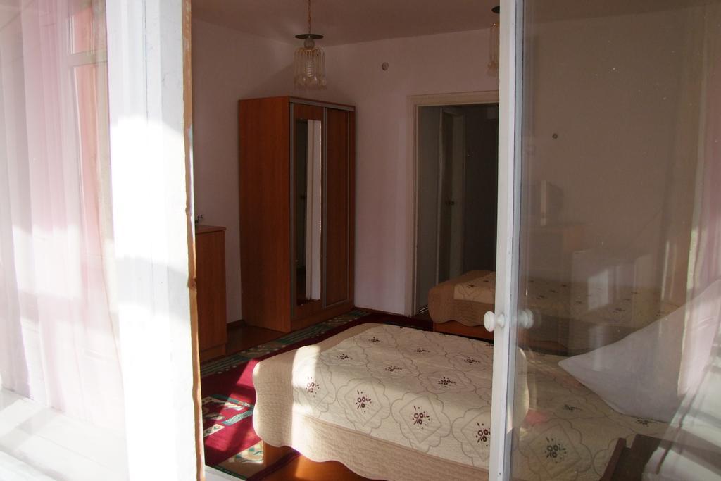Otel Issyk-Kul Karakol Exteriör bild