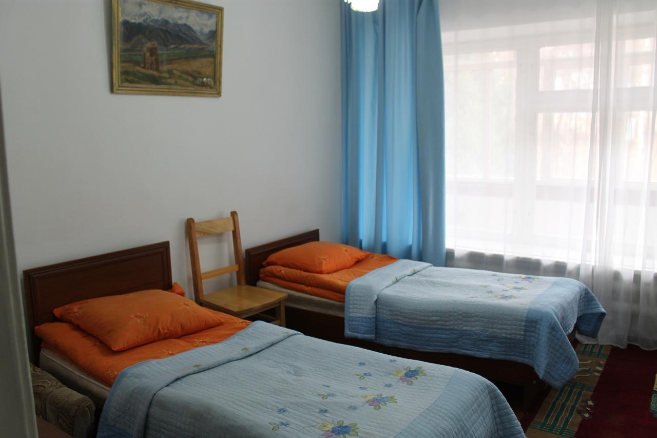 Otel Issyk-Kul Karakol Exteriör bild