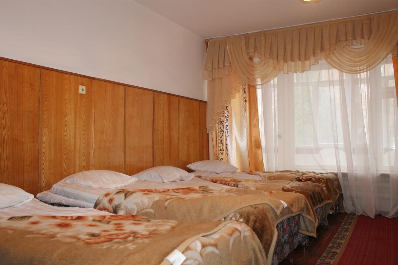 Otel Issyk-Kul Karakol Exteriör bild